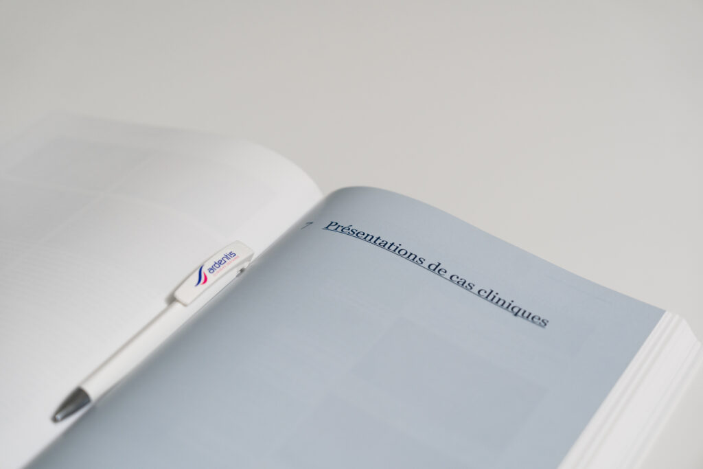 Publication scientifique en implantologie dentaire chirurgie avancée et techniques implantaires