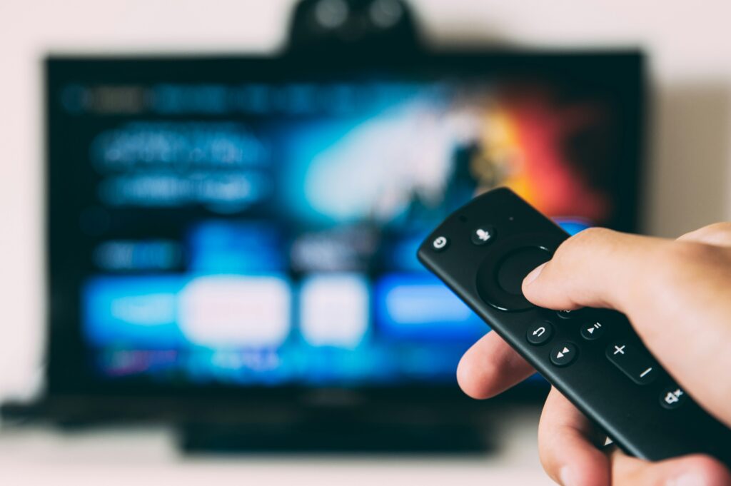 Télévision affichant un programme, illustrant le passage d’Ardentis Vevey à La Télé
